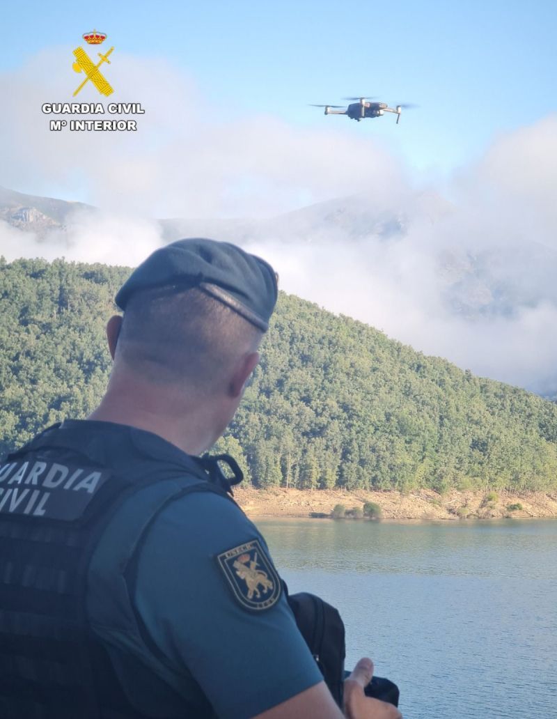 Un instante de la búsqueda de la Guardia Civil.