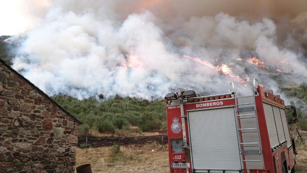 Imagen de archivo del incendio declarado en Orallo de Laciana en el mes de agosto.