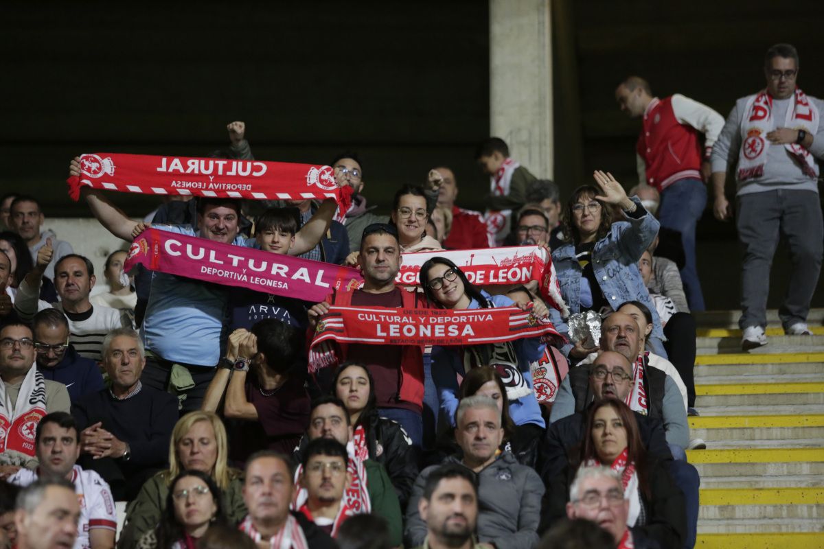 Afición culturalista frente al Albacete. | FERNANDO OTERO