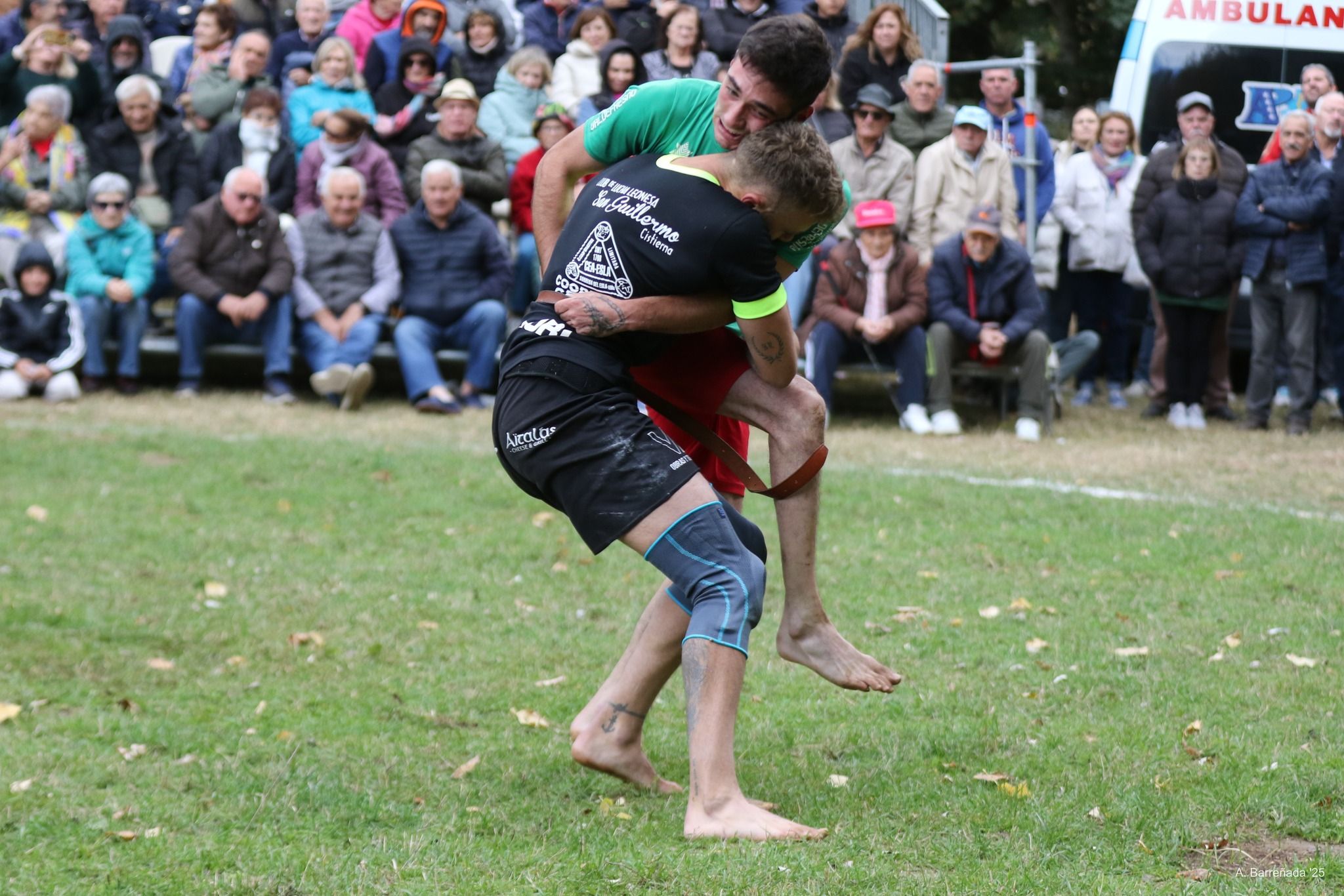 Florián Yugueros y Carlos Mondelo se juegan uno de los títulos de Liga más disputados de los últimos años en Boñar, donde los dos lucharon la final en el corro de San Roque SAÚL ARÉN