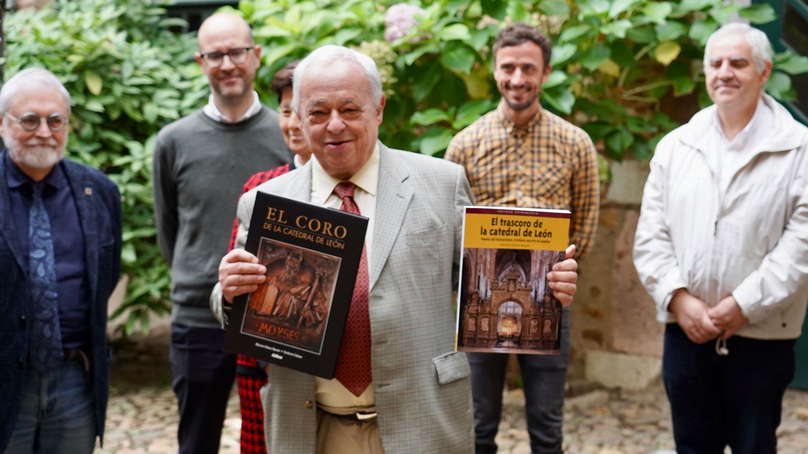 La Junta finaliza una réplica de una de las esculturas del pórtico de la Catedral de León  tras una inversión cercana a los 40.000 euros. | CAMPILLO