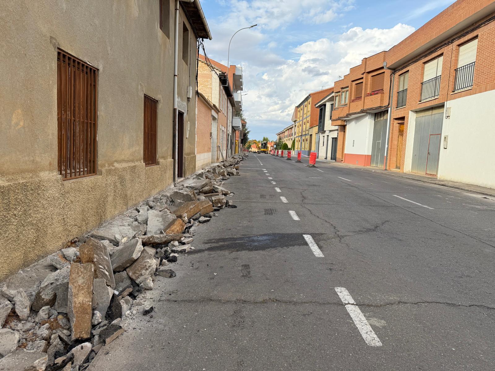 Obras de mejora de aceras en Valencia de Don Juan. |L.N.C.
