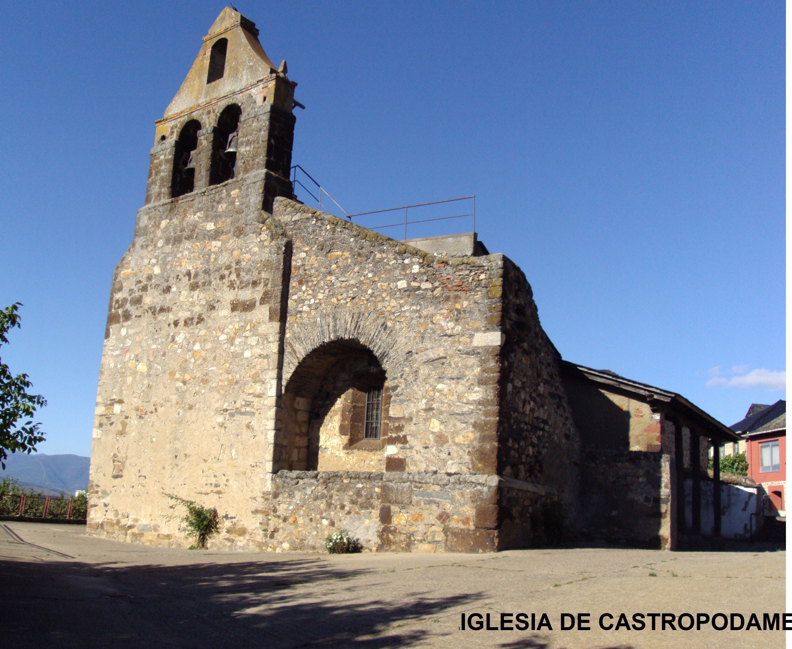 Iglesia de Castropodame. Iglesia de Castropodame.