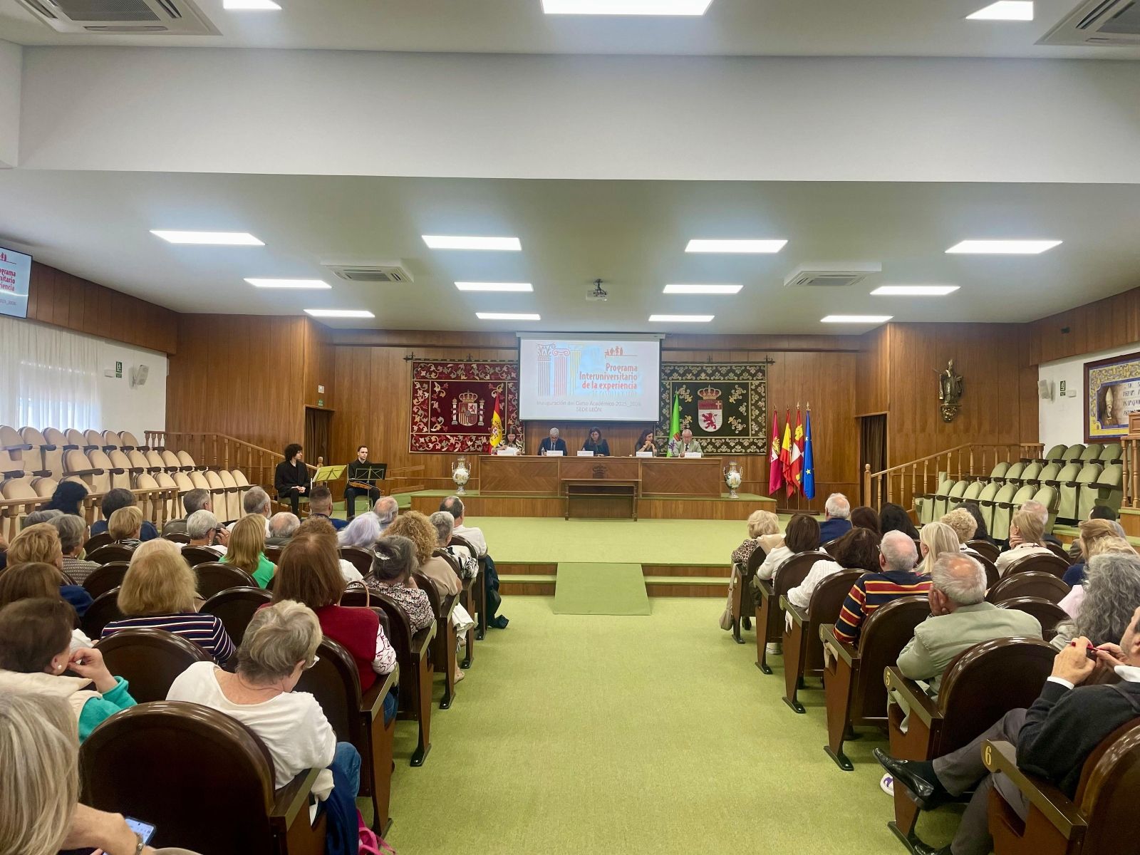 Una instantanea de la inauguración del nuevo curso de la Universidad Experiencia en León | L.N.C. Una instantanea de la inauguración del nuevo curso de la Universidad Experiencia en León | L.N.C.