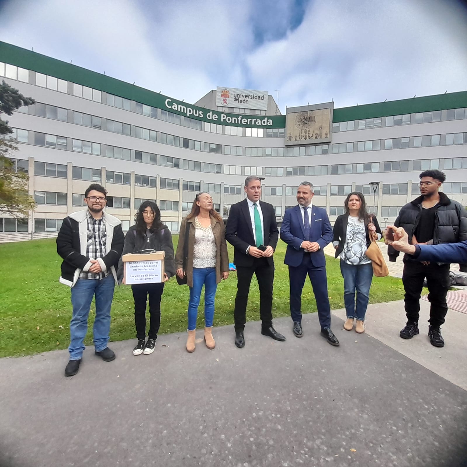 CB presentó las primeras firmas en la apertura del curso. | MAR IGLESIAS