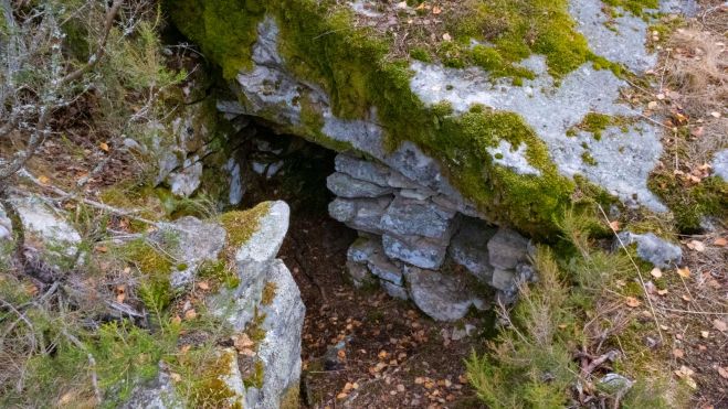06 Entrada en la cueva de los maquis