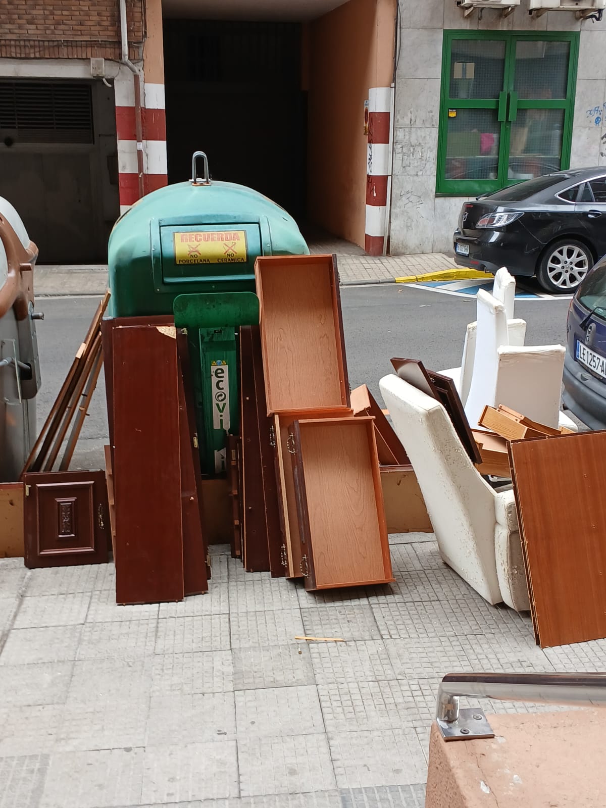 Vertidos voluminosos que se tiran en la calle.