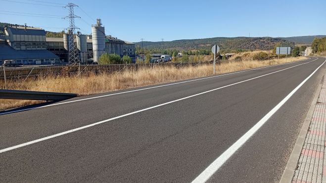 Se ha reforzado el firme con betún modificado con caucho reciclado. E. NIÑO Se ha reforzado el firme con betún modificado con caucho reciclado. E. NIÑO
