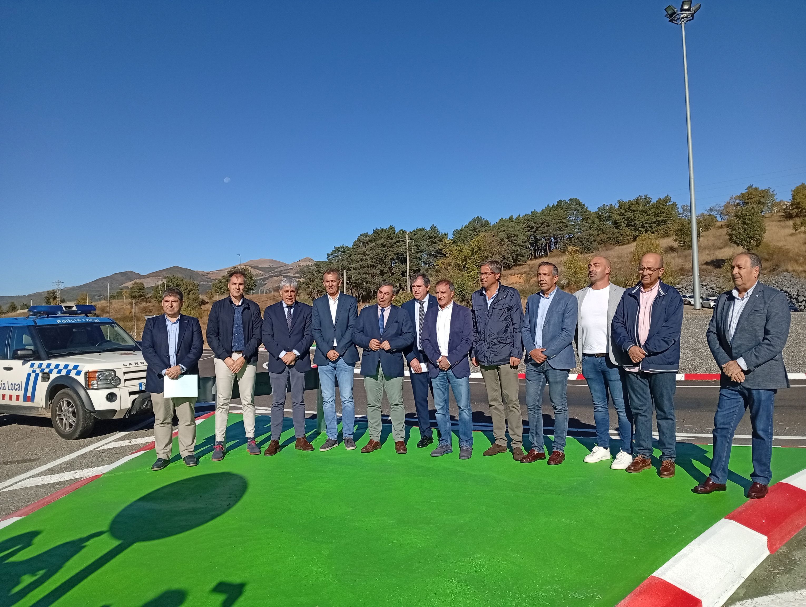 Un momento de la recepción de las obras este viernes en la localidad de La Robla. | E. NIÑO Un momento de la recepción de las obras este viernes en la localidad de La Robla. | E. NIÑO