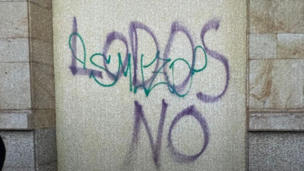 Otra de las pintadas por la ciudad. | L.N.C.