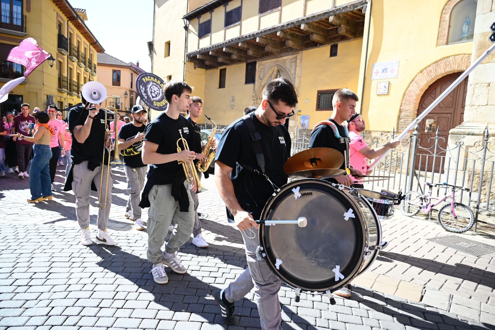 Celebración del Día de las Peñas en León. | SAÚL ARÉN