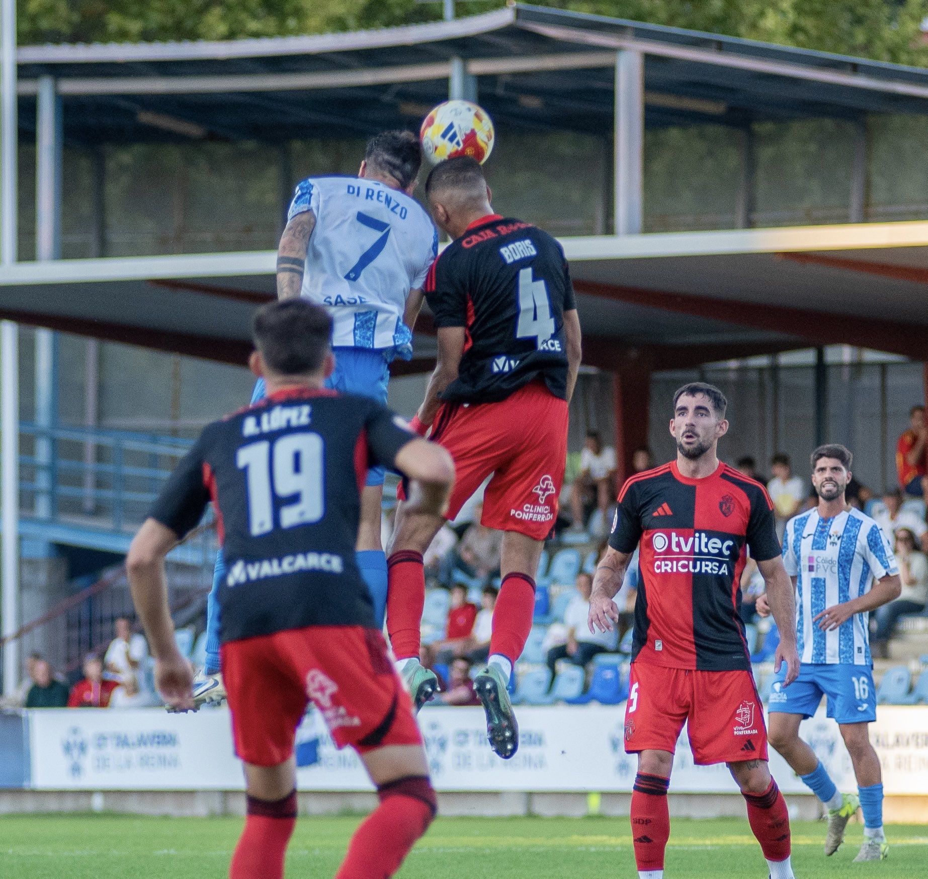 Boris volvió al once dejando la mejor actuación en defensa de los bercianos. TALAVERA