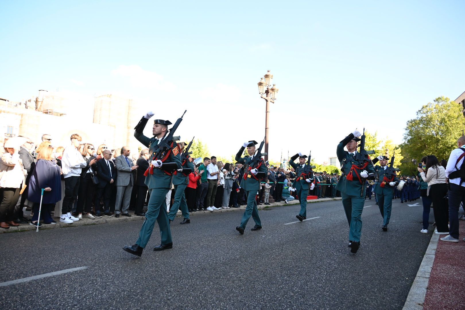 La Guardia Civil de León rinde honores a su patrona. | SAÚL ARÉN