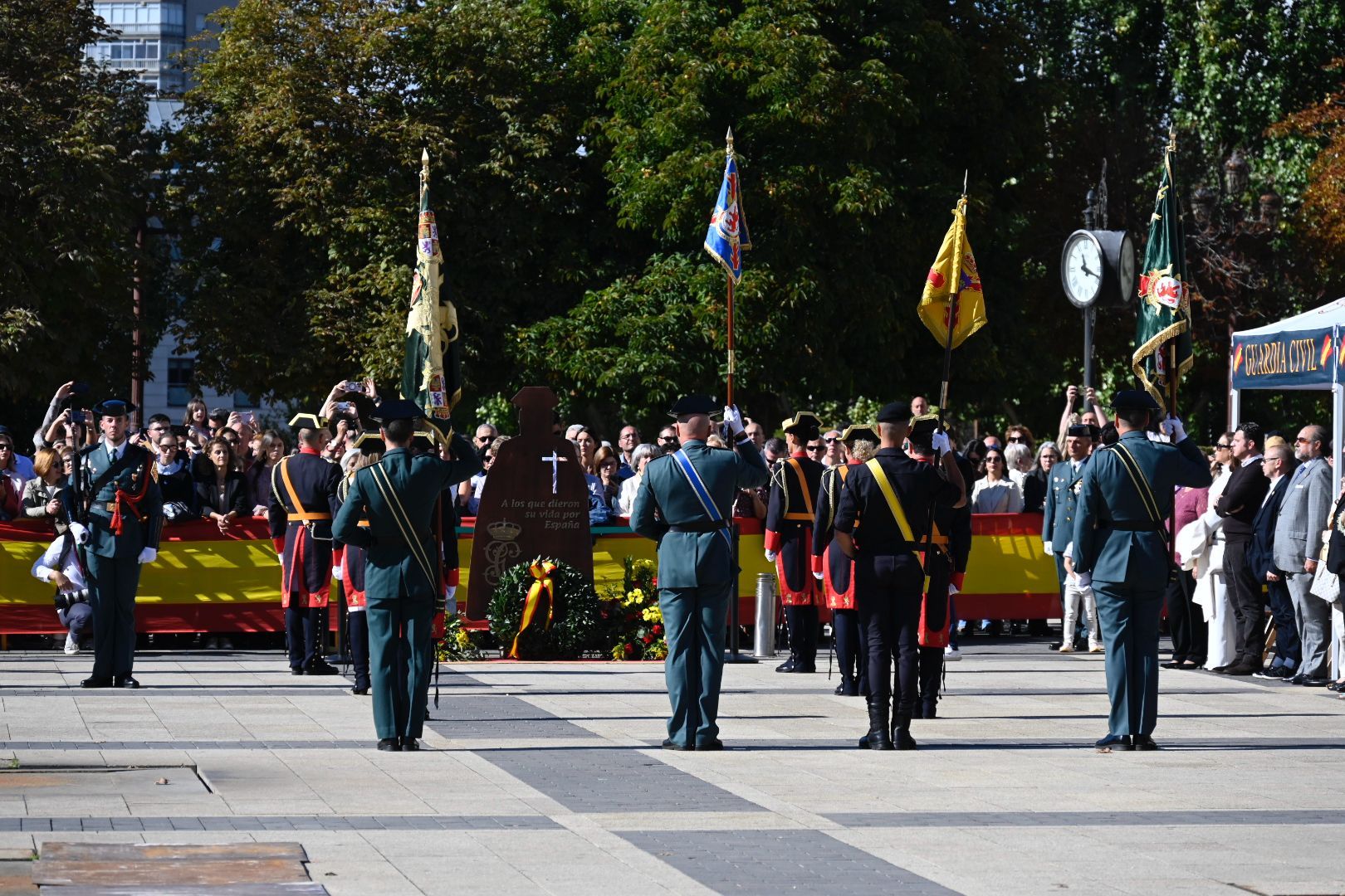 La Guardia Civil de León rinde honores a su patrona. | SAÚL ARÉN