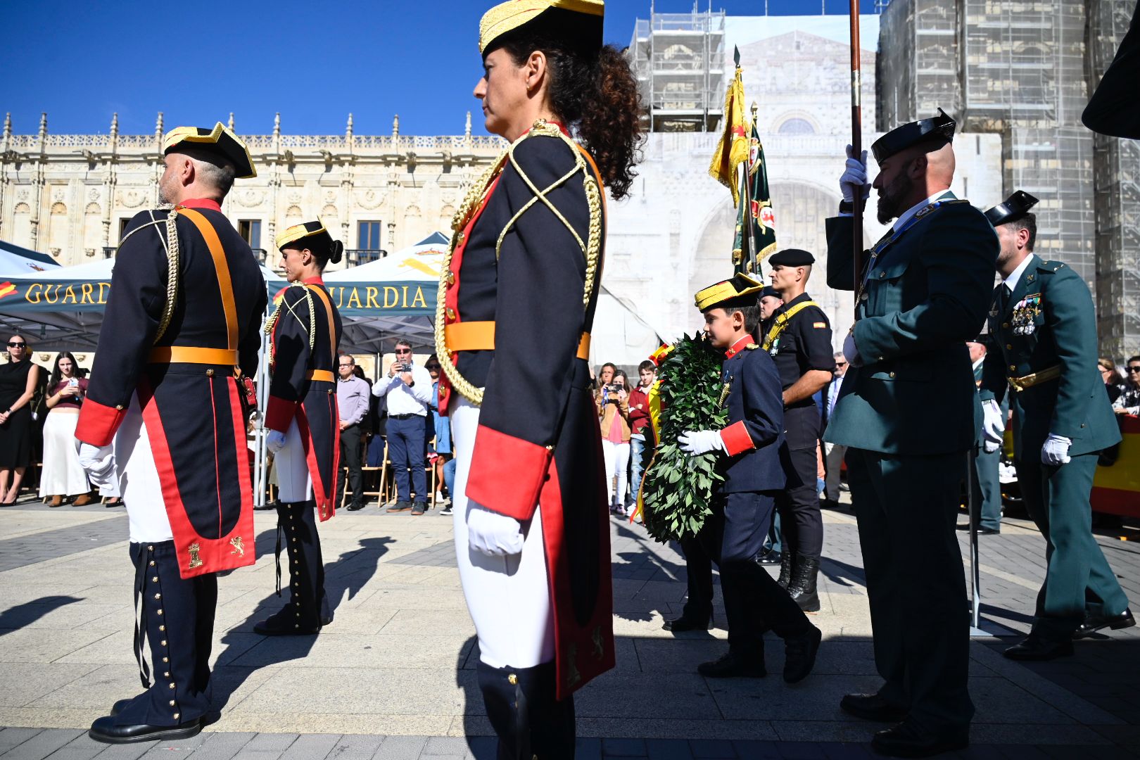 La Guardia Civil de León rinde honores a su patrona. | SAÚL ARÉN