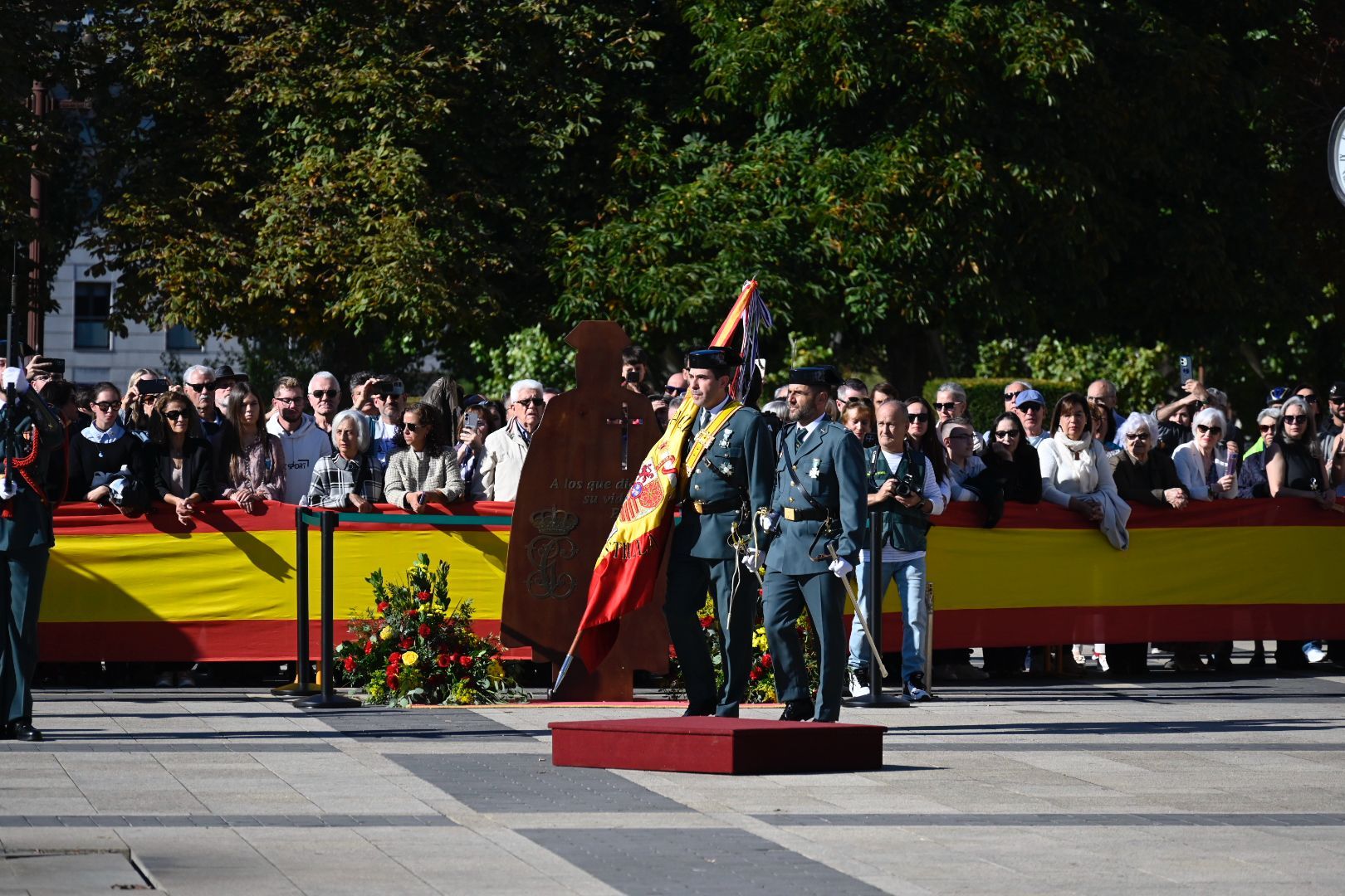 La Guardia Civil de León rinde honores a su patrona. | SAÚL ARÉN