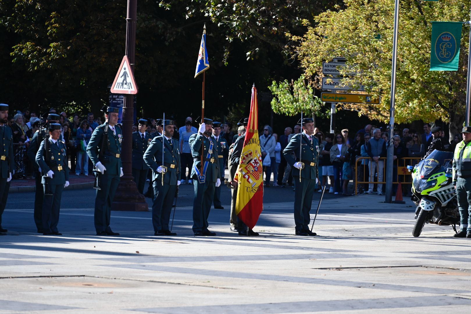 La Guardia Civil de León rinde honores a su patrona. | SAÚL ARÉN
