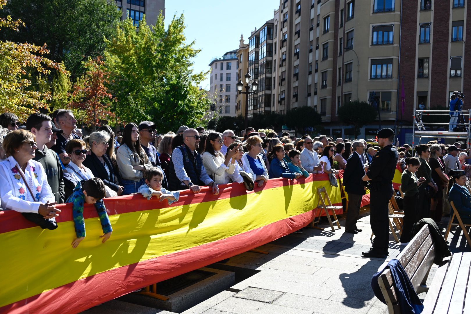 La Guardia Civil de León rinde honores a su patrona. | SAÚL ARÉN