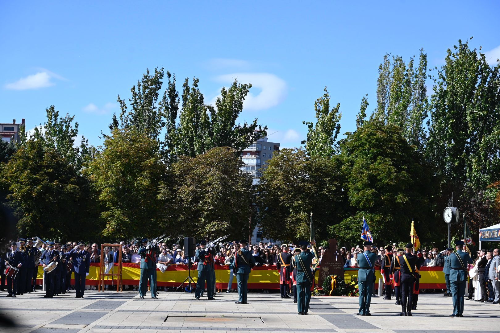 La Guardia Civil de León rinde honores a su patrona. | SAÚL ARÉN