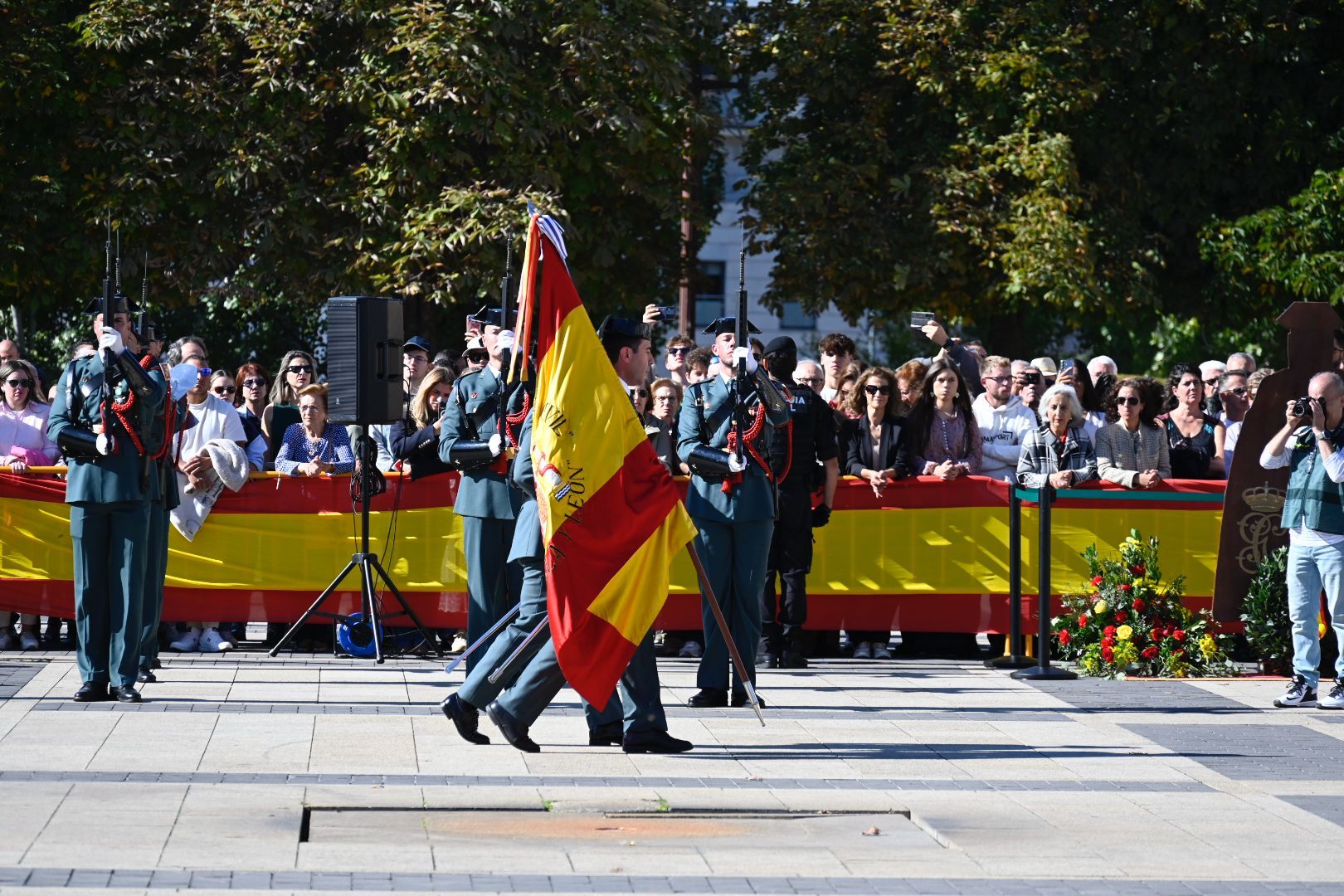 La Guardia Civil de León rinde honores a su patrona. | SAÚL ARÉN