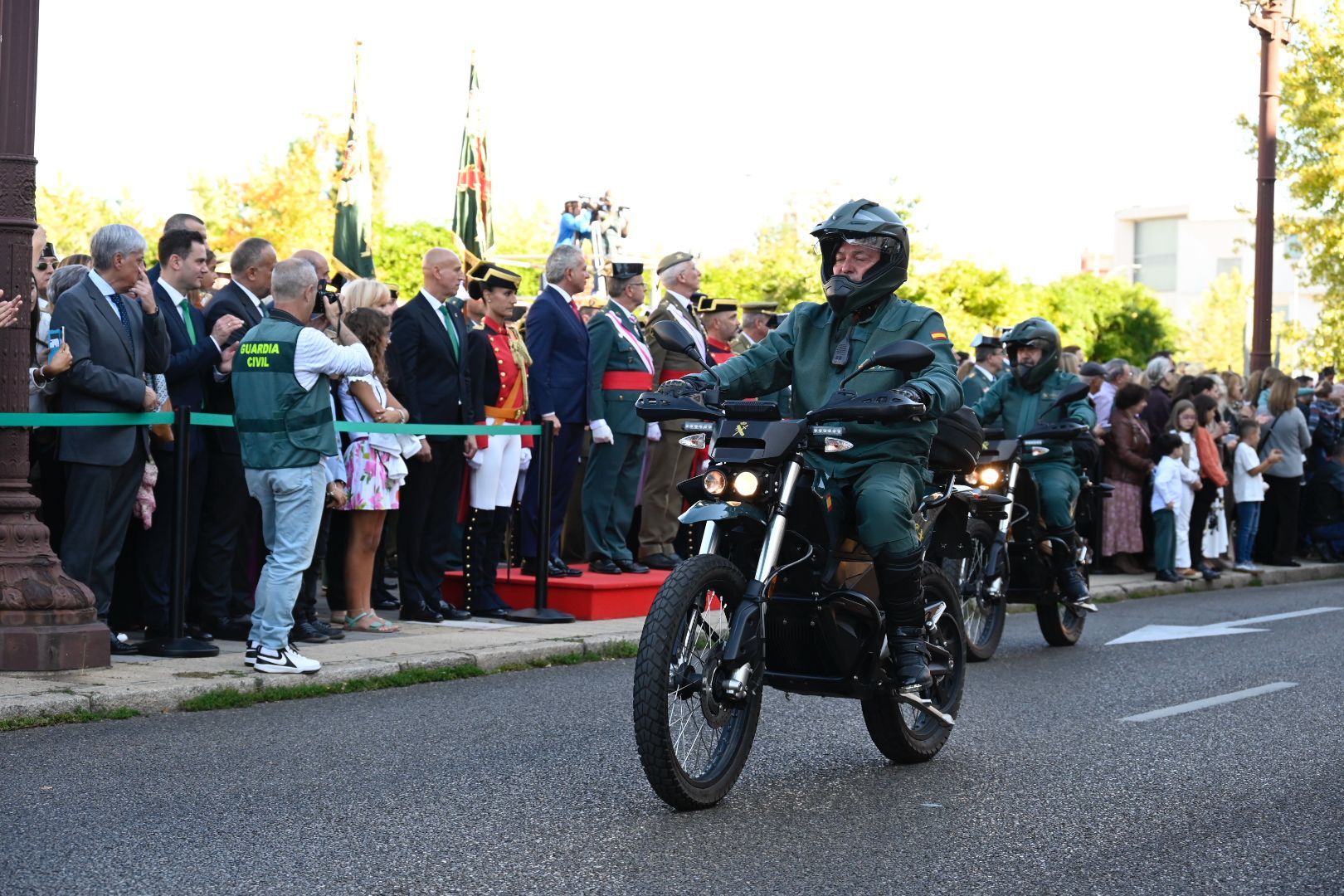 La Guardia Civil de León rinde honores a su patrona. | SAÚL ARÉN
