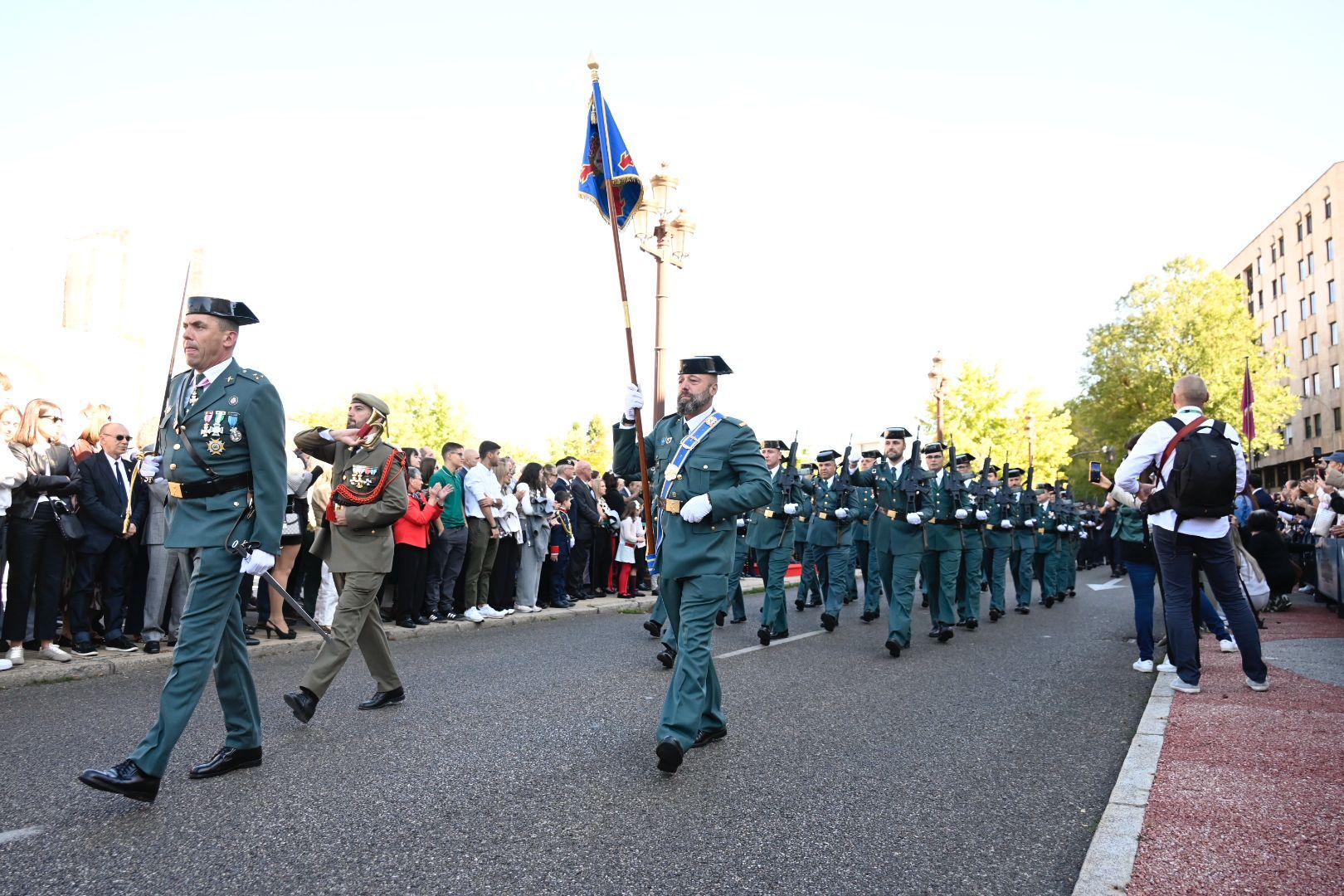 La Guardia Civil de León rinde honores a su patrona. | SAÚL ARÉN