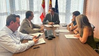 Reunión de representantes de la asociación con Juan Carlos Suárez-Quiñones. | L.N.C. Reunión de representantes de la asociación con Juan Carlos Suárez-Quiñones. | L.N.C.
