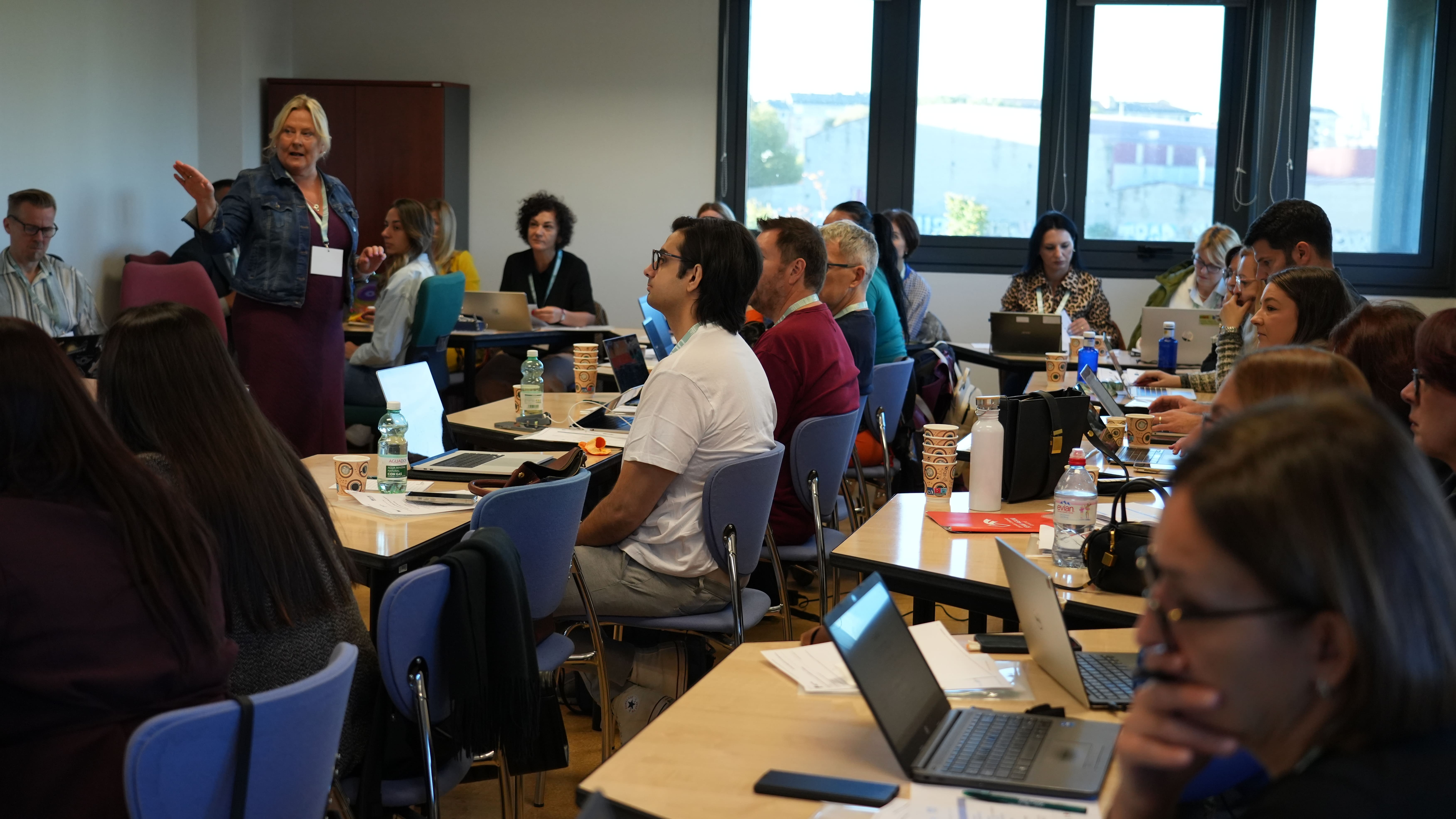 Una de las sesiones celebradas por los docentes. | L.N.C. Una de las sesiones celebradas por los docentes. | L.N.C.