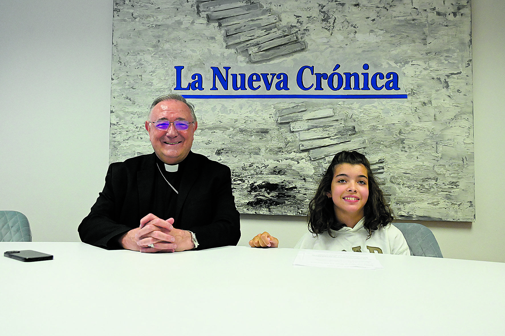 Un instante de la entrevista con el obispo Luis Ángel de las Heras. | SAÚL ARÉN Un instante de la entrevista con el obispo Luis Ángel de las Heras. | SAÚL ARÉN