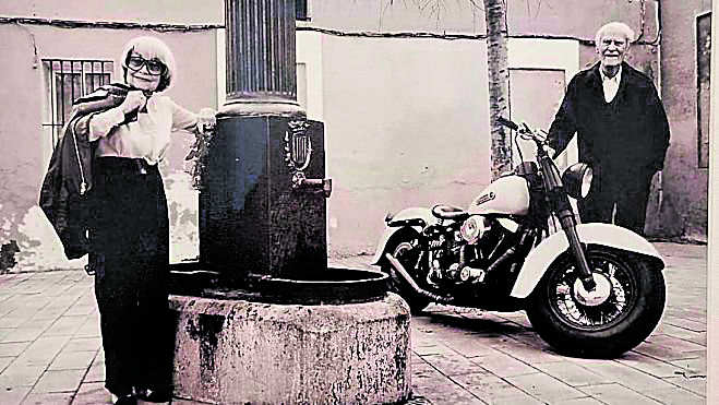 Belita Gracia fue una de las primeras españolas en andar en moto, seguramente la primera de León, "me preguntaban si era francesa". | OLAF PLA GARCÍA