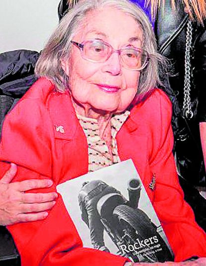 Belita Gracia con la publicación de su hijo Olaf. Belita Gracia con la publicación de su hijo Olaf.