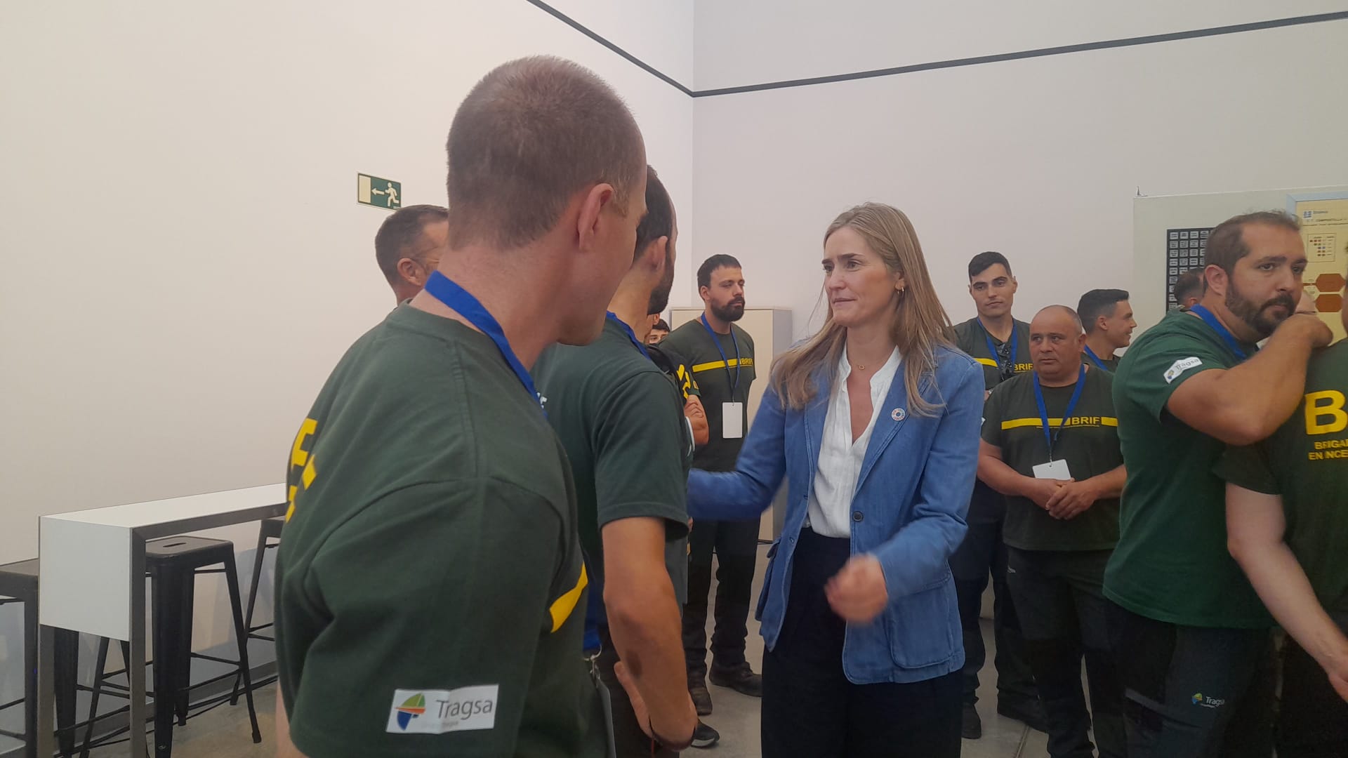 Aasegen con las BRIFs para las que pidió un aplauso. | MAR IGLESIAS