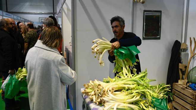 En la imagen, un momento de la Feria del Puerro el pasado año en Sahagún. | SAÚL ARÉN