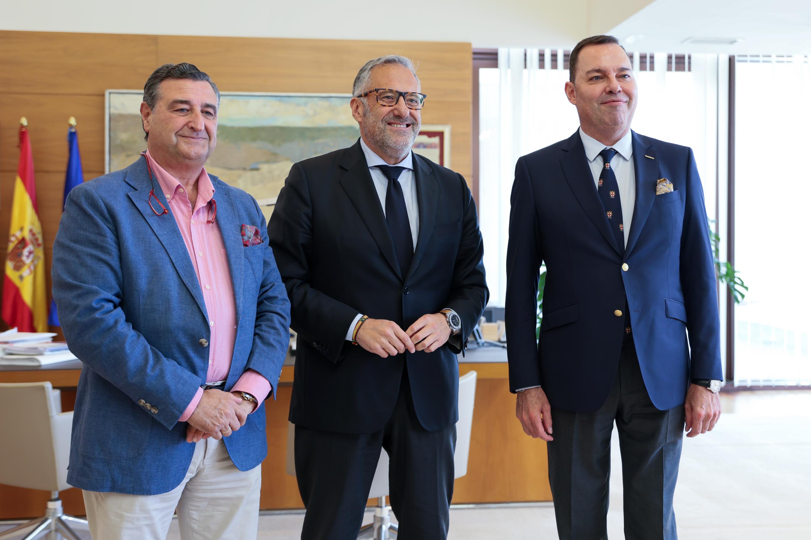 Félix Antonio Romanos, Carlos Pollán y José María Viejo en su encuentro. | L.N.C.