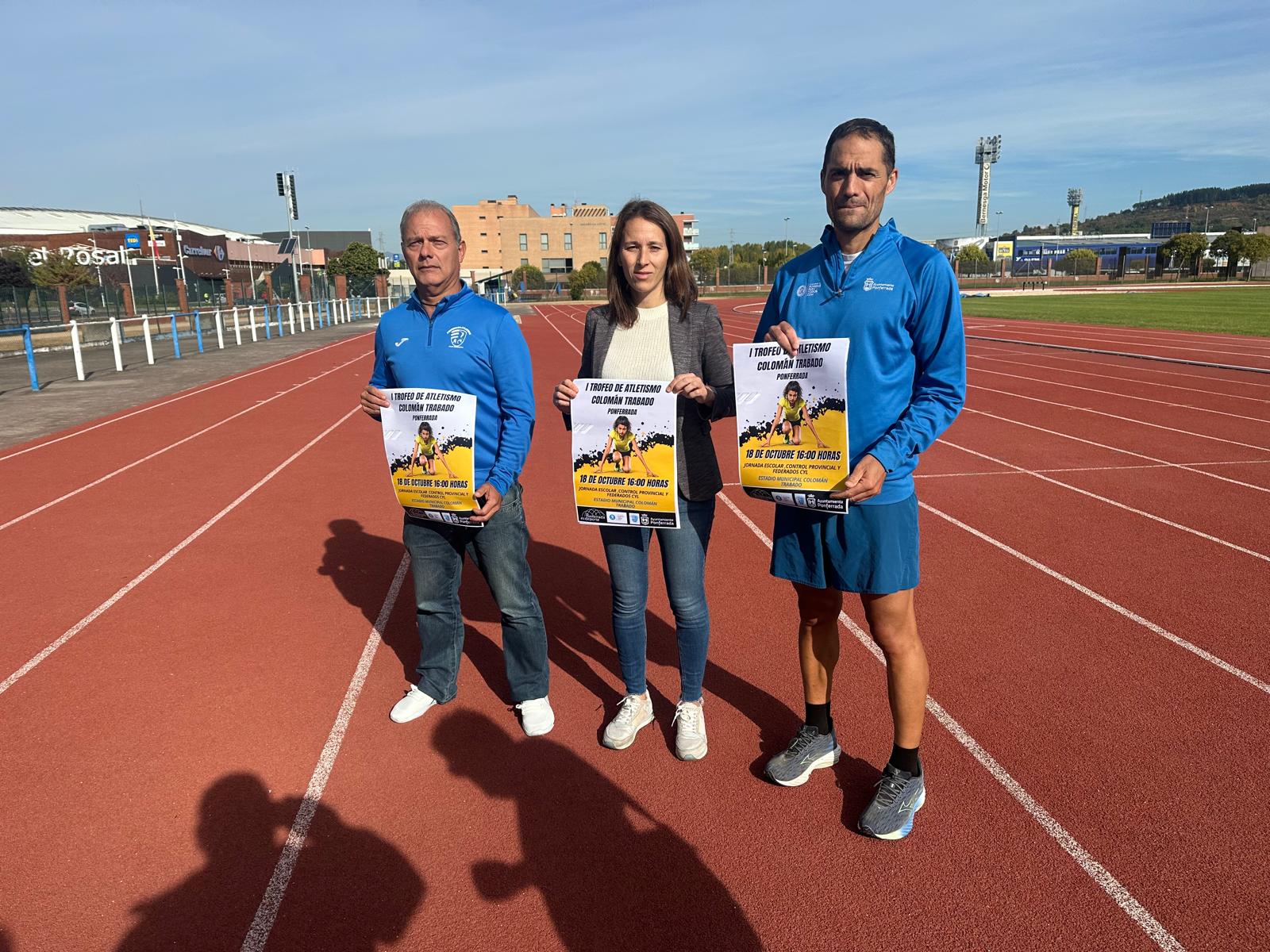 Uno de los mometos de la presentación de la competición sobre las nuevas pistas del Colomán Trabado, que sigue con su renovación. L.N.C.