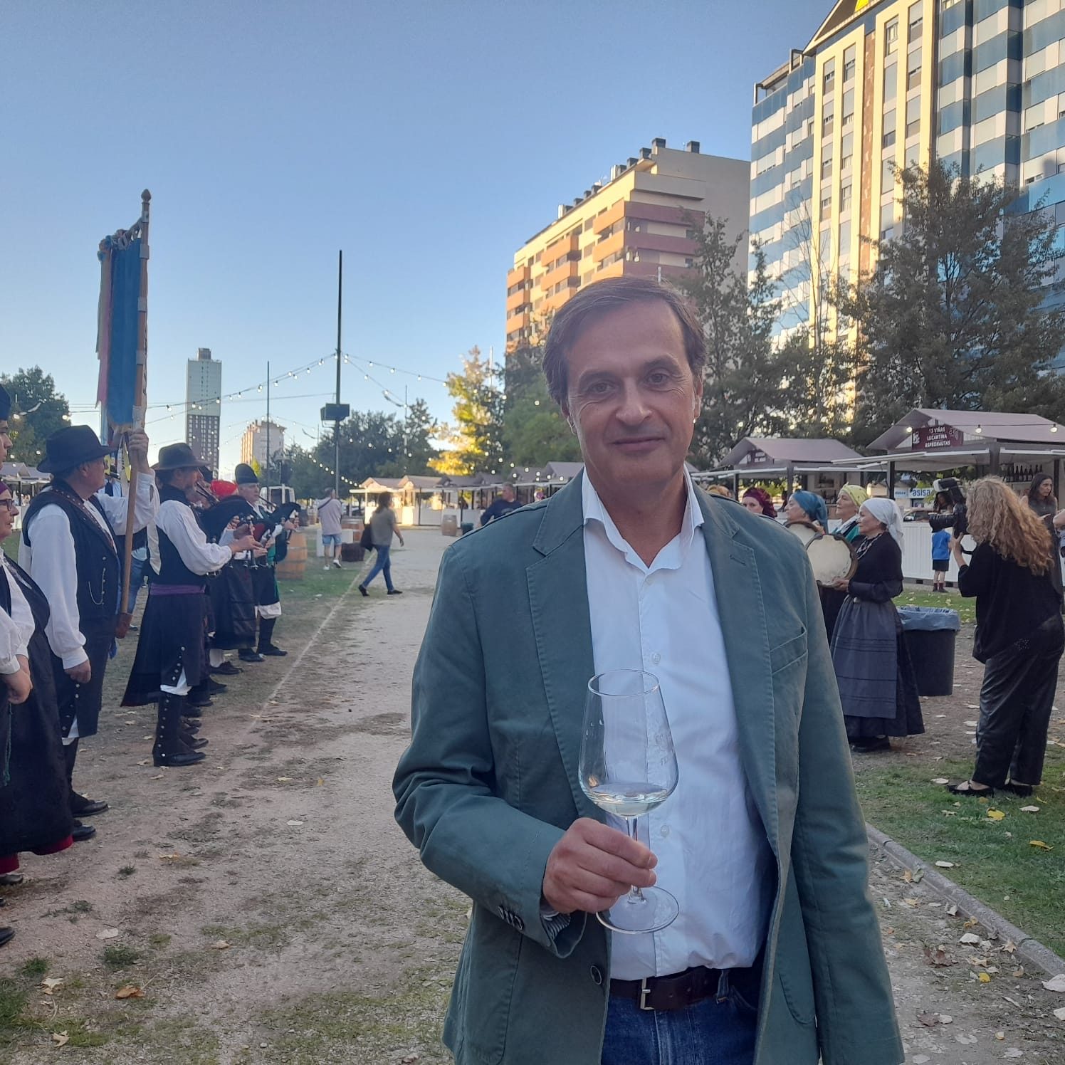 Adelino Pérez durante la última edición de la feria del vino en Ponferrada. | MAR IGLESIAS