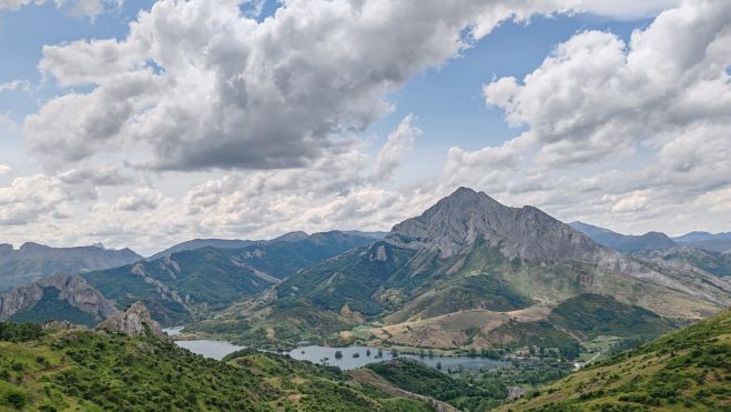 Vista panorámica del Pico Susarón. MIROS FERNÁNDEZ MARTÍNEZ Vista panorámica del Pico Susarón. MIROS FERNÁNDEZ MARTÍNEZ
