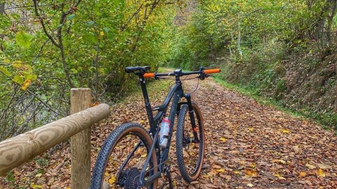 Sendas a pie o en bicicleta. TURISMO VILLABLINO Sendas a pie o en bicicleta. TURISMO VILLABLINO