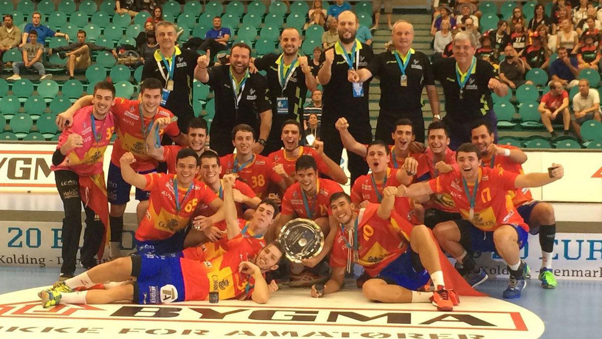 La selección española celebra en Kolding su título de campeón de Europa. | EHF La selección española celebra en Kolding su título de campeón de Europa. | EHF