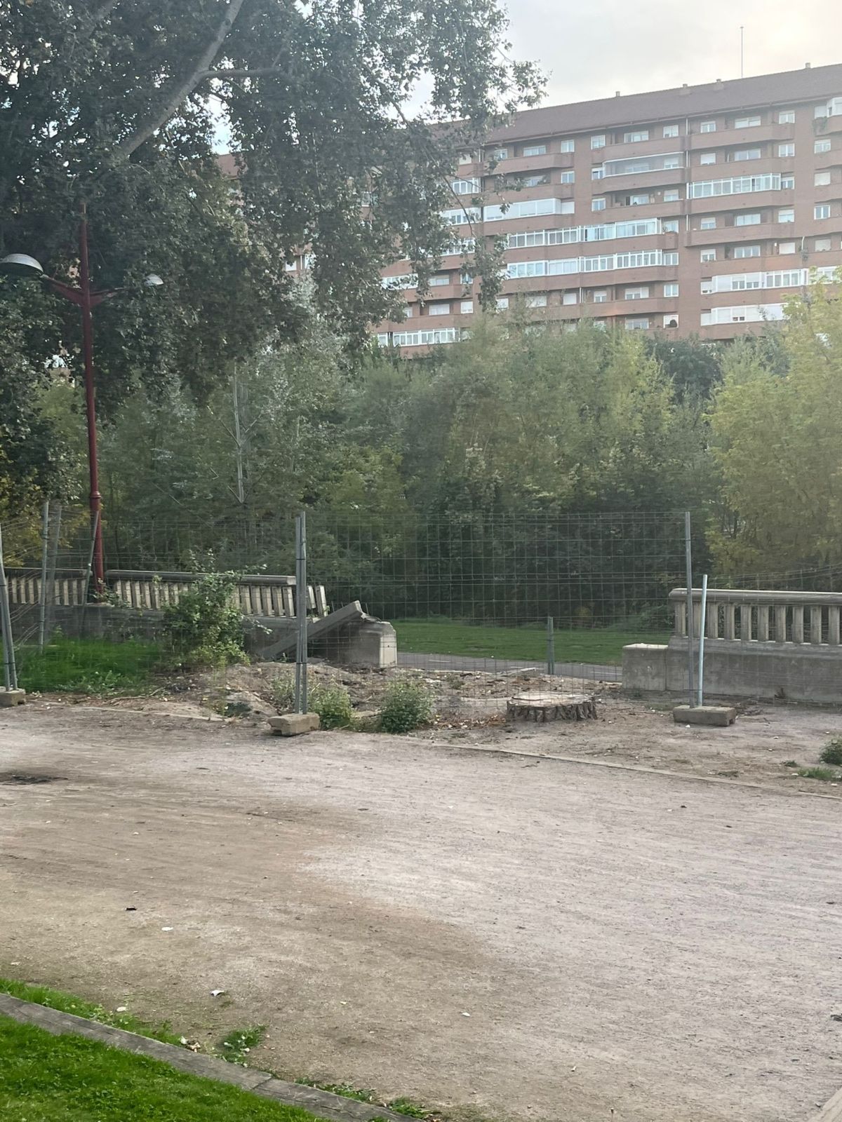 El entorno del Bernesga presenta signos de abandono según denuncia UPL El entorno del Bernesga presenta signos de abandono según denuncia UPL