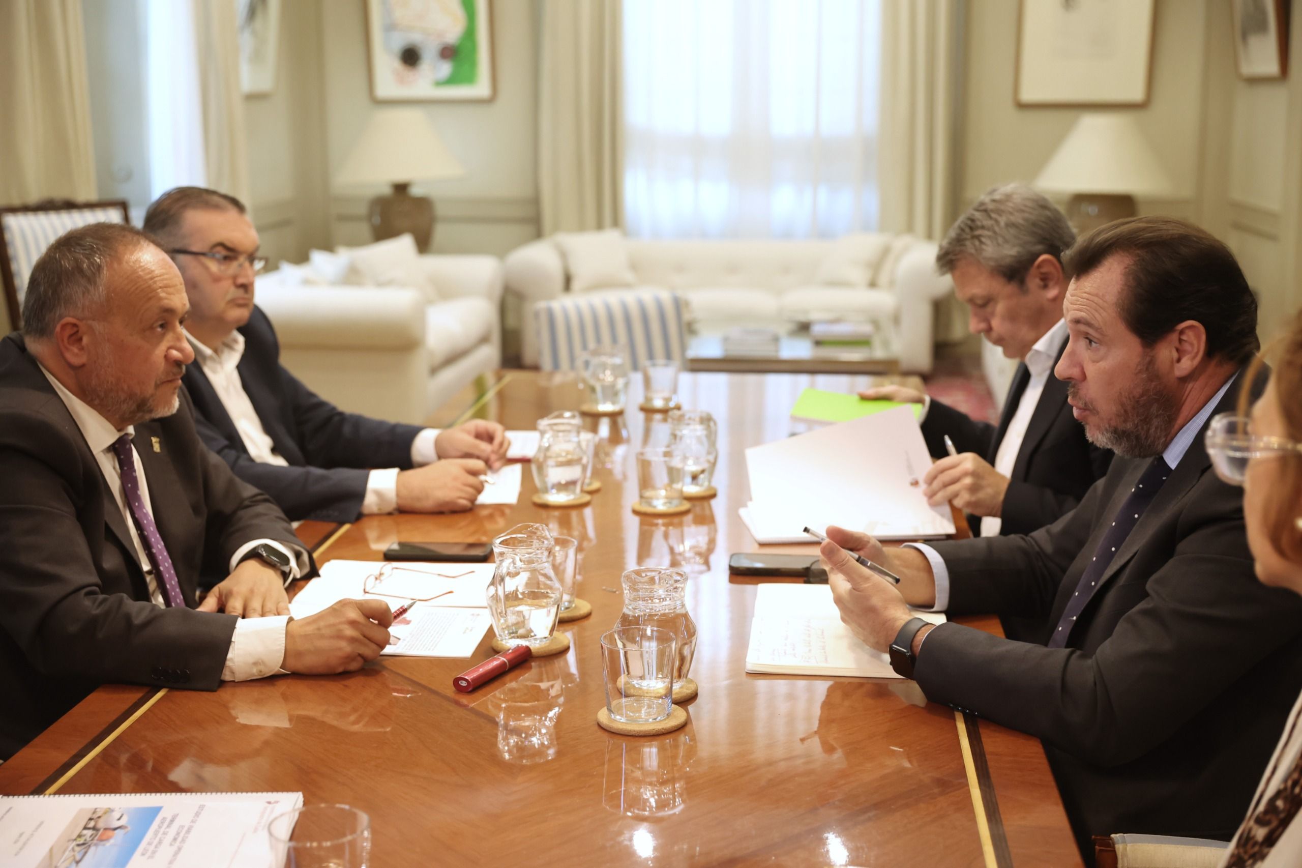 Reunión de Puente con los representantes de la Diputación.