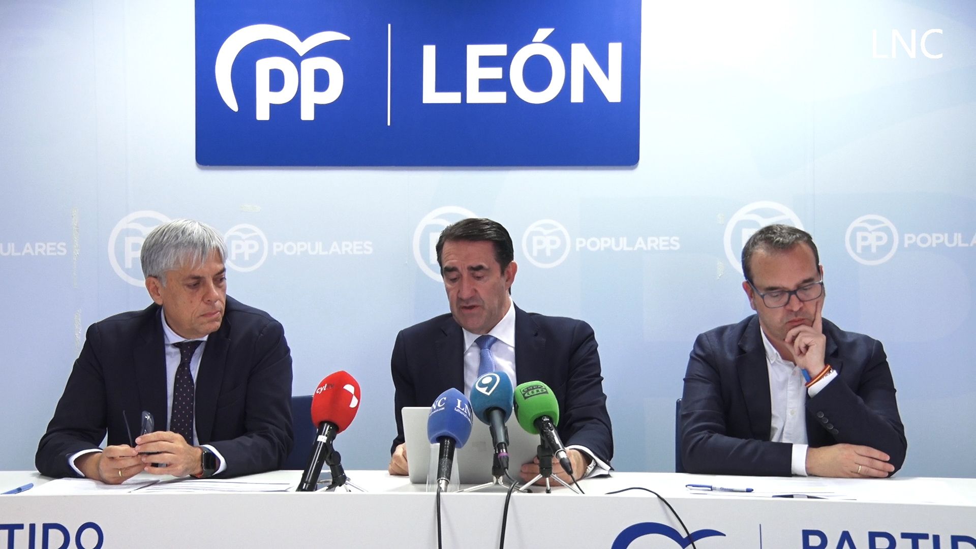 La Junta anuncia ahora que León tendrá otros dos helicópteros contra incendios