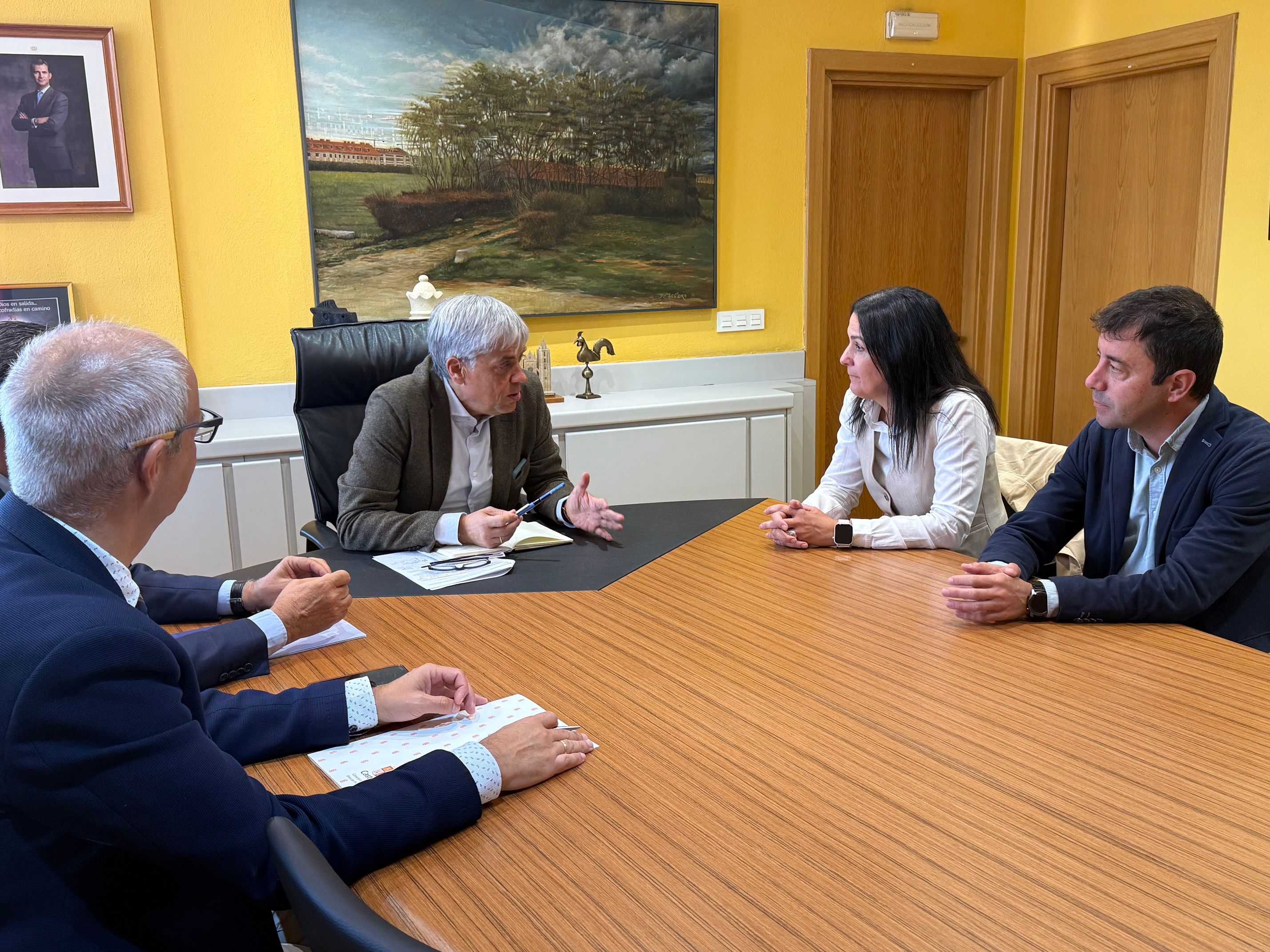 Un instante de la reunión Junta - San Andrés