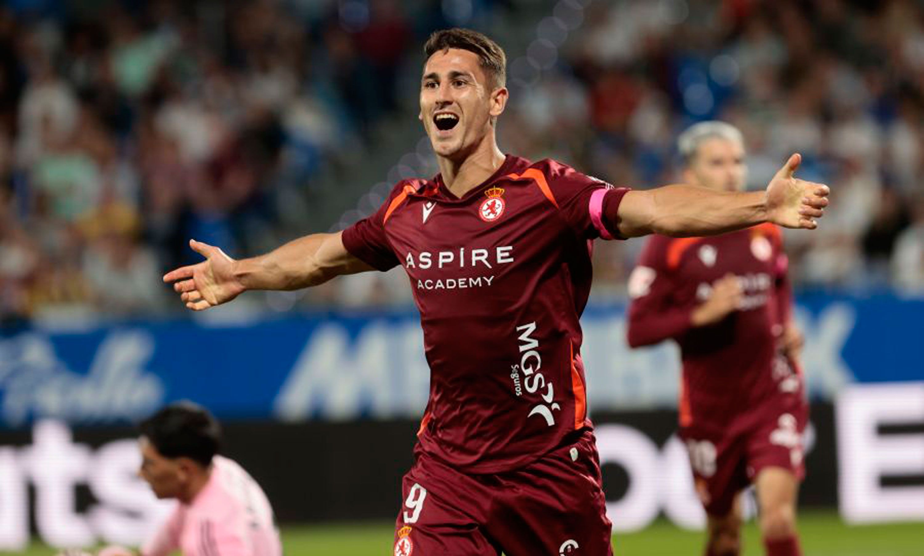 Justo celebra el gol con el que la Cultural abría el marcador en Zaragoza. | LALIGA