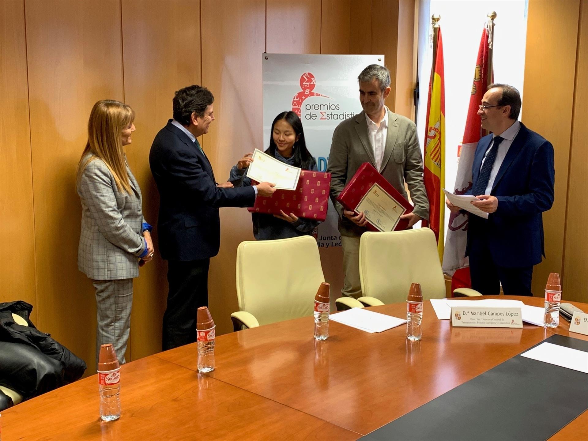 Equipo del IES Gil y Carrasco, ganador de la mención internacional