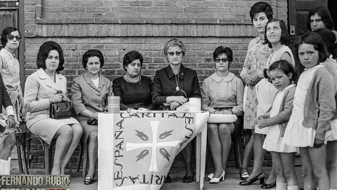 Una mesa petitoria en los 70 parauna de las asociaciones más presentes en la sociedad leonesa, Cáritas Una mesa petitoria en los 70 parauna de las asociaciones más presentes en la sociedad leonesa, Cáritas