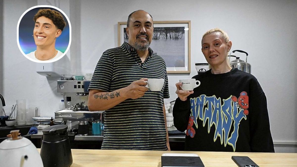 Luis Ángel y Laura Melón saborean una variedad del café de especialidad que venden en su empresa San Agustín. | SAÚL ARÉN