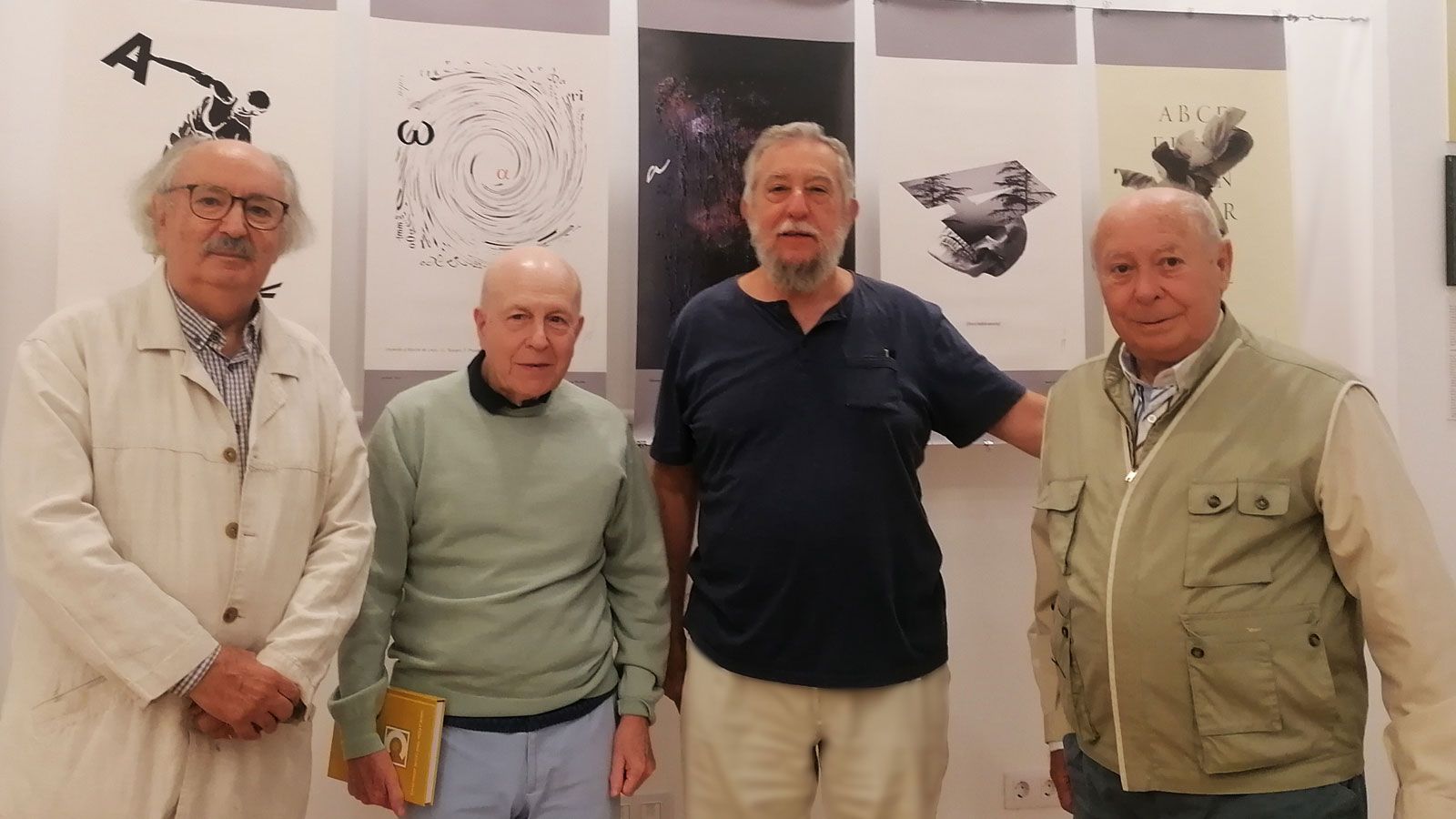 Antonio Colinas, javier Lostalé, Gustavo Vega y Antonio Carvajal en la inauguración de la muestra en La Casa de la Poesía de La Bañeza. | L.N.C