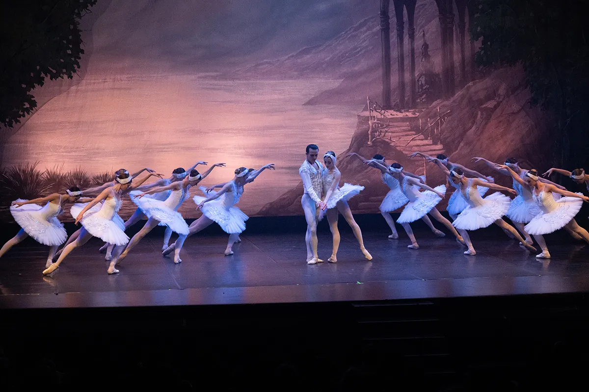 Un instante de 'El lago de los cines' del Ballet de Kiev.