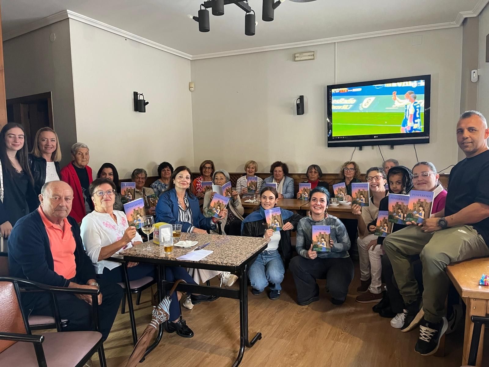 Presentación del fanzine 'Nosotras Mujeres' en Toral de Merayo.